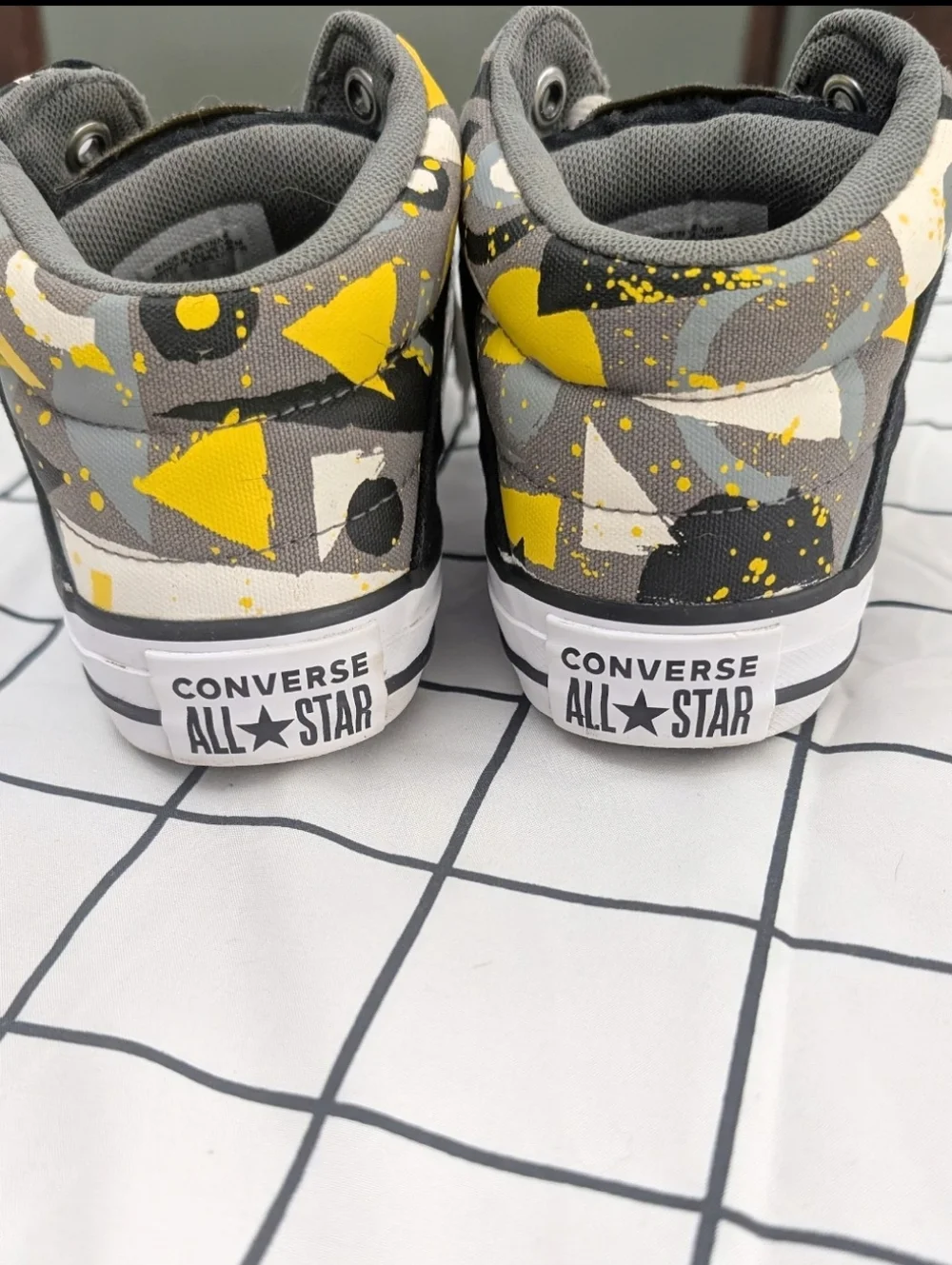 Kids Converse Chuck Taylor AllStar High Tops Sz 4 Graffiti Splatter Black Yellow
